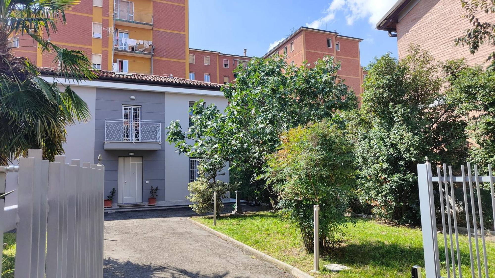 Grigio Perla Panigale, Villetta Con Giardino E Parcheggio Privato Fino A Tre Posti Auto - Un Oasi Di Tranqullita Bolonia Zewnętrze zdjęcie