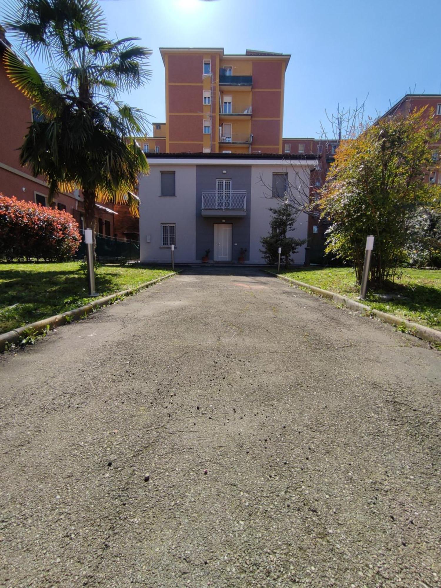 Grigio Perla Panigale, Villetta Con Giardino E Parcheggio Privato Fino A Tre Posti Auto - Un Oasi Di Tranqullita Bolonia Zewnętrze zdjęcie