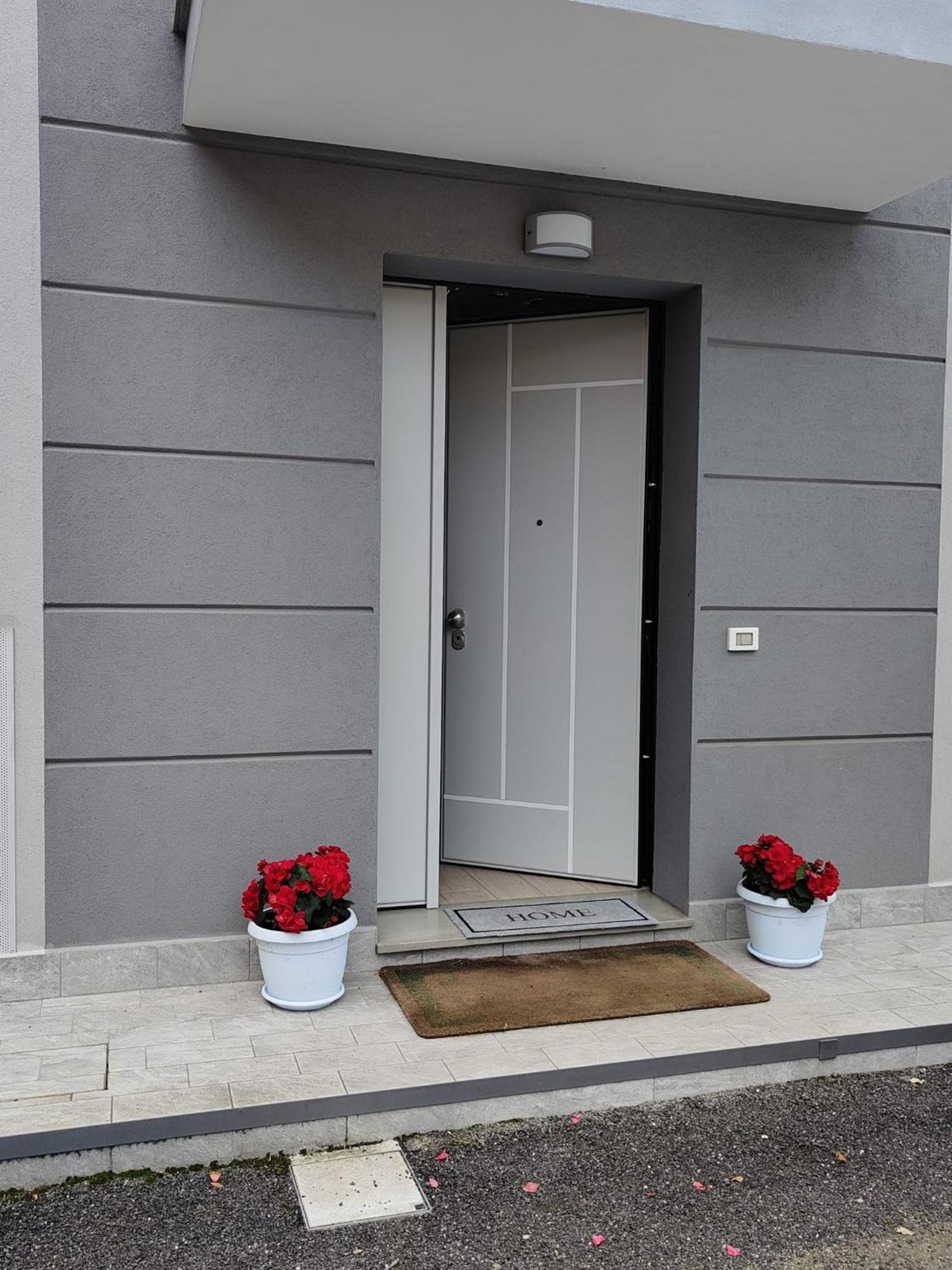 Grigio Perla Panigale, Villetta Con Giardino E Parcheggio Privato Fino A Tre Posti Auto - Un Oasi Di Tranqullita Bolonia Zewnętrze zdjęcie