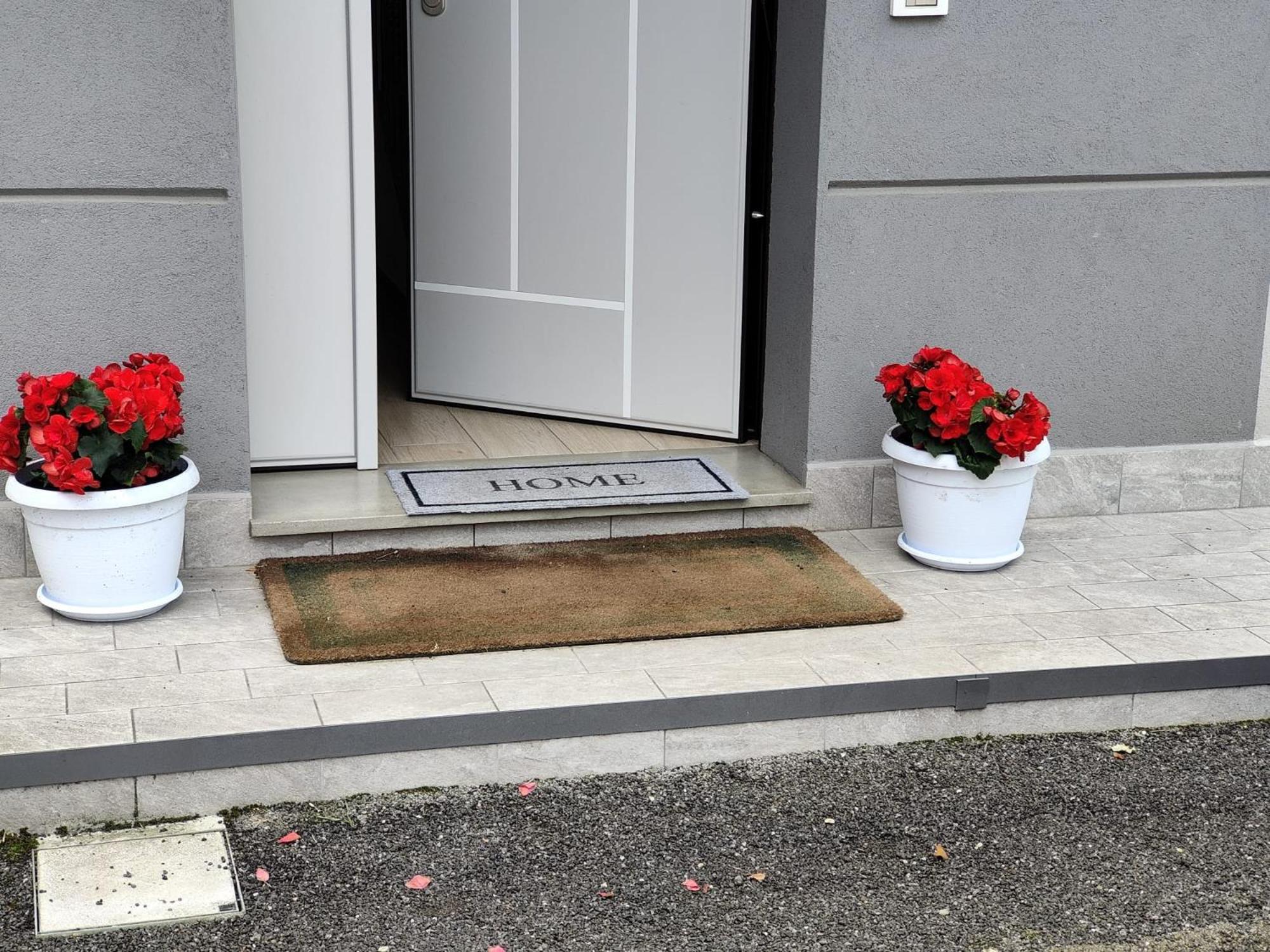 Grigio Perla Panigale, Villetta Con Giardino E Parcheggio Privato Fino A Tre Posti Auto - Un Oasi Di Tranqullita Bolonia Zewnętrze zdjęcie